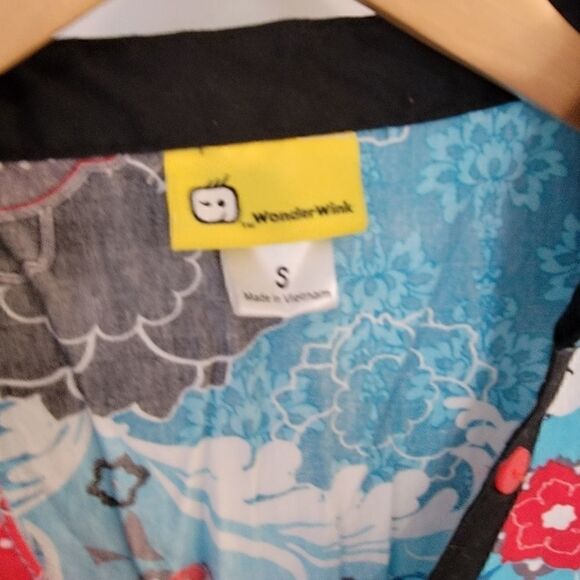 WonderWink Women's Floral V-neck Scrubs Top Small - Picture 4 of 4